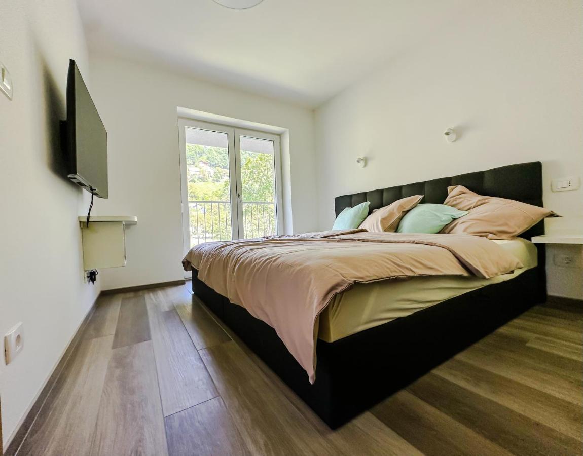 Apartmaji Silva Slap ob Idrijci ภายนอก รูปภาพ
